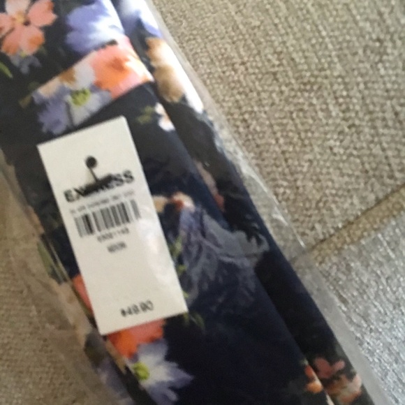 Express tie - Picture 2 of 2